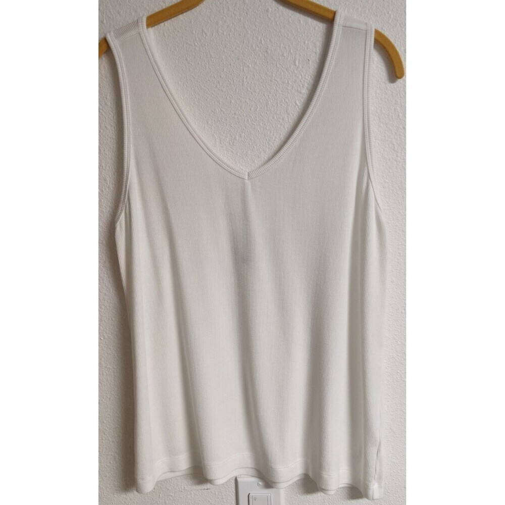 Cabi #6139 "Busy Tank" White Ribbed Stretch Rayon Blend Top Size Medium